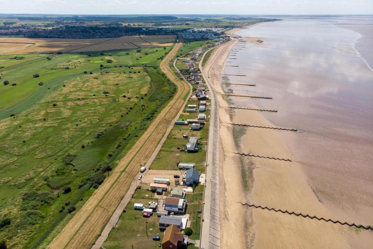 Caravan With Decking At Manor Park In Hunstanton, Sleeps 6 Ref 23045B Extérieur photo
