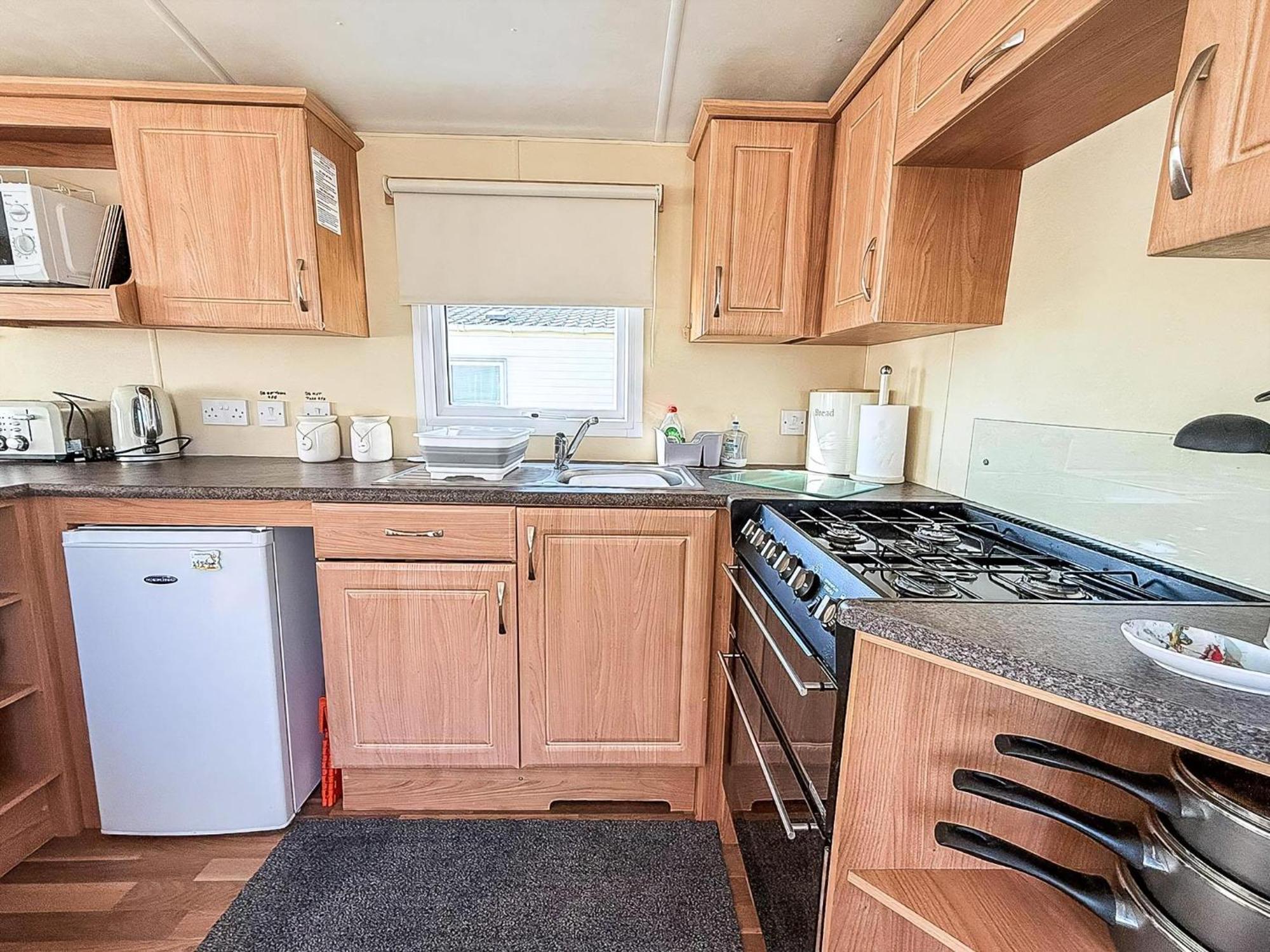 Caravan With Decking At Manor Park In Hunstanton, Sleeps 6 Ref 23045B Extérieur photo